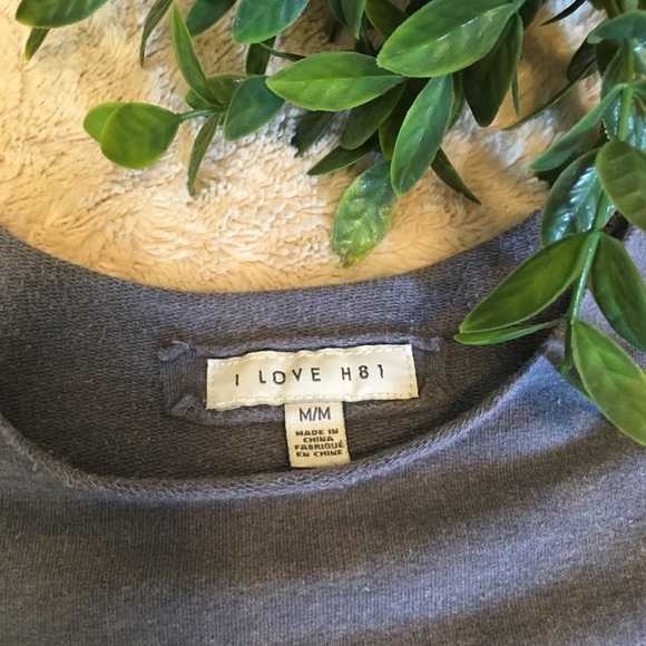 🌸Cropped Sweatshirt by I LOVE H81 - Picture 2 of 2